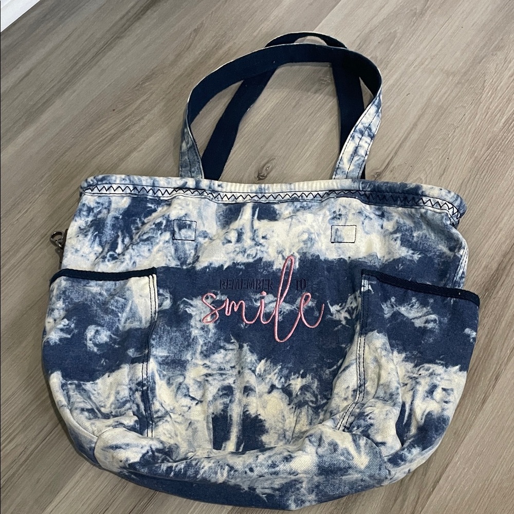 Thirty-One blue tie-dyed Retro Metro tote